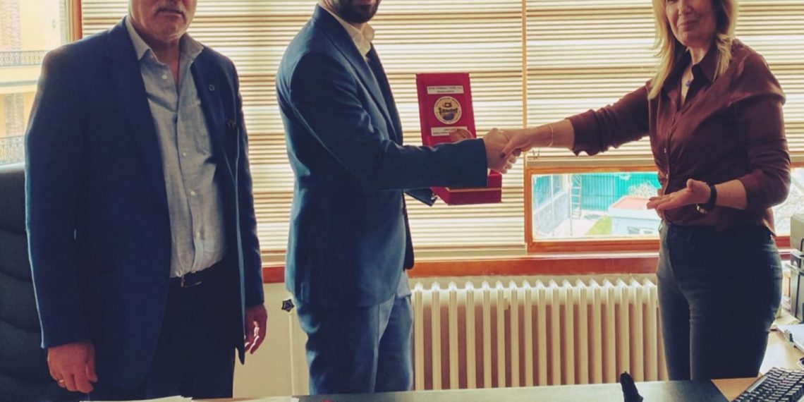 ŞANDER ‘DEN BAŞARILI AVUKATA ZİYARET